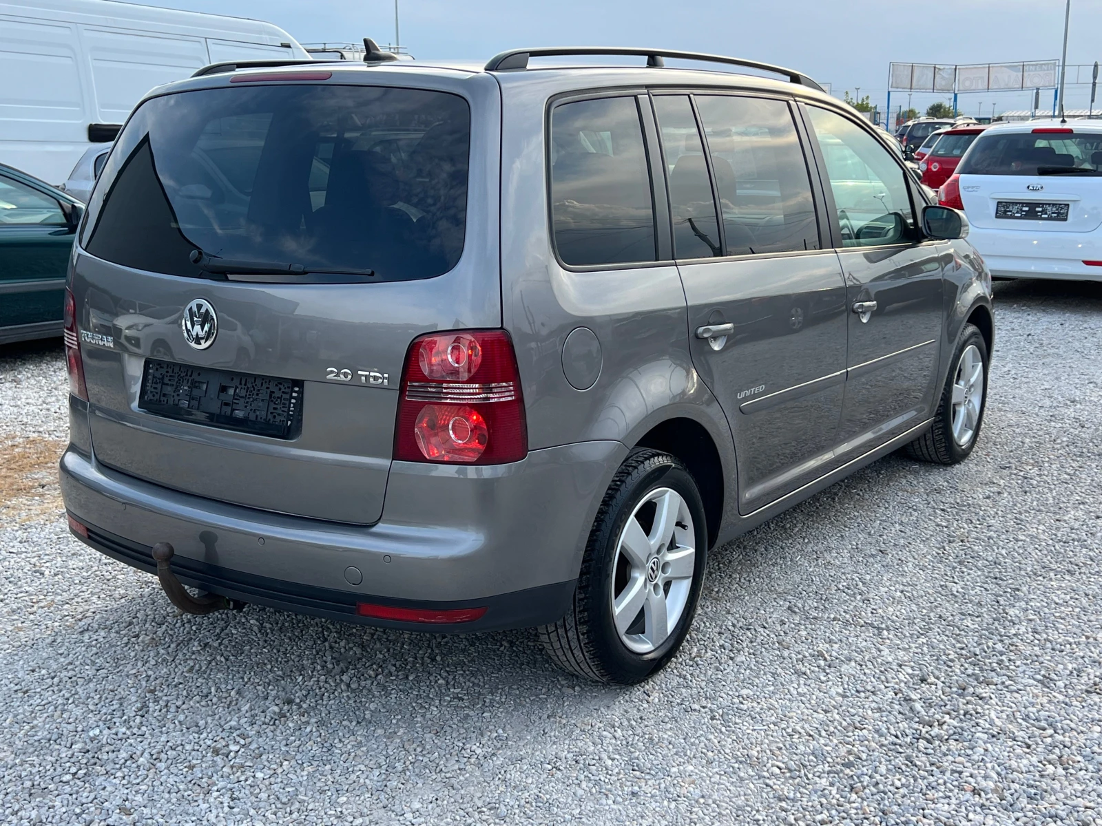 VW Touran ЛИЗИНГ-7 МЕСТЕН-ДИЗЕЛ-КЛИМА-ТОП, снимка 4 - Автомобили и джипове - 55930412