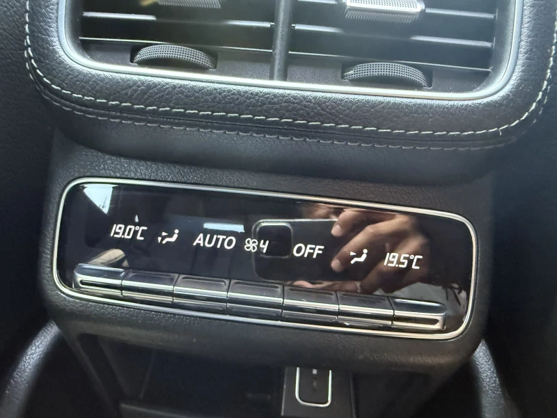 Mercedes-Benz GLE 400 Coupe* 4Matic* AMG* HUD* 360* Pano* ГОТОВ ЛИЗИНГ, снимка 13 - Автомобили и джипове - 50902205