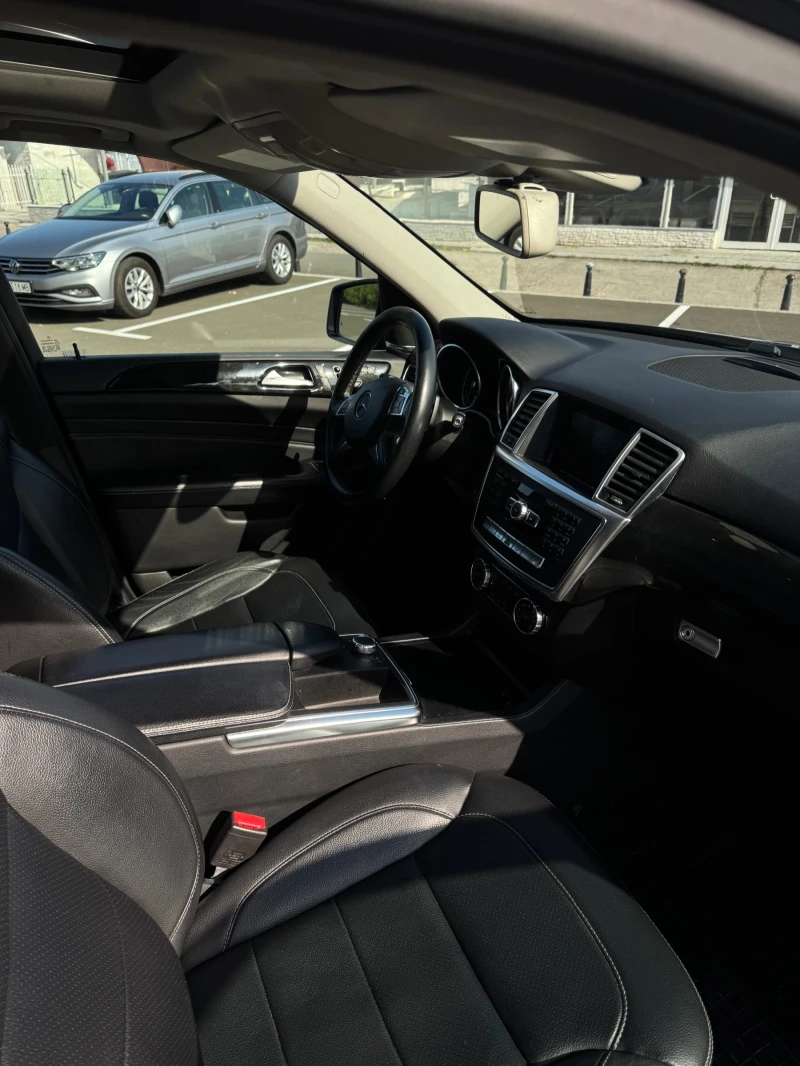 Mercedes-Benz ML 350 AMG, PANO, 360, DISTRONIC, 3xTV, TUNNING 300hp, снимка 12 - Автомобили и джипове - 53578437