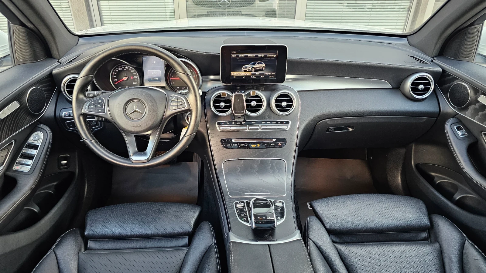 Mercedes-Benz GLC 220 4Matic AMG Line/Kam.360/Pano/   | Mobile.bg   12