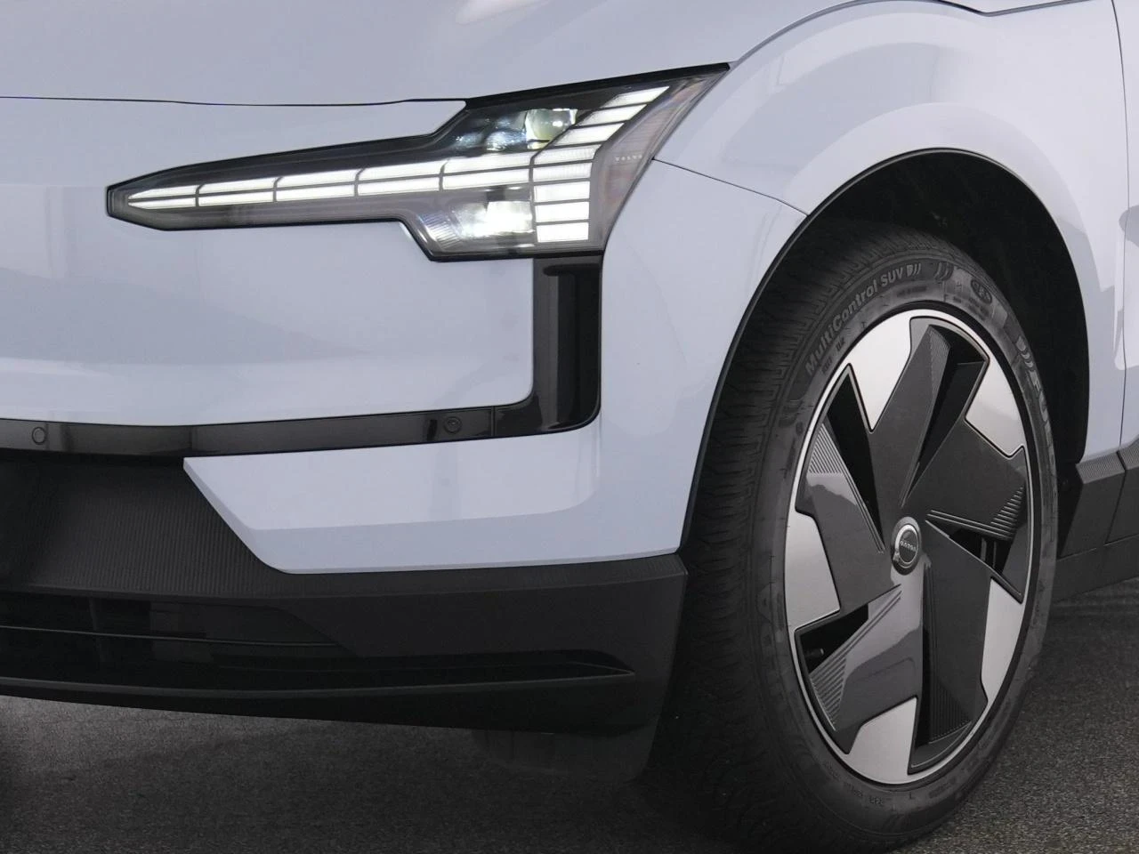 Volvo EX30 Extended Range Plus DISTR 360* Winter Package H/K | Mobile.bg � ����������� 5
