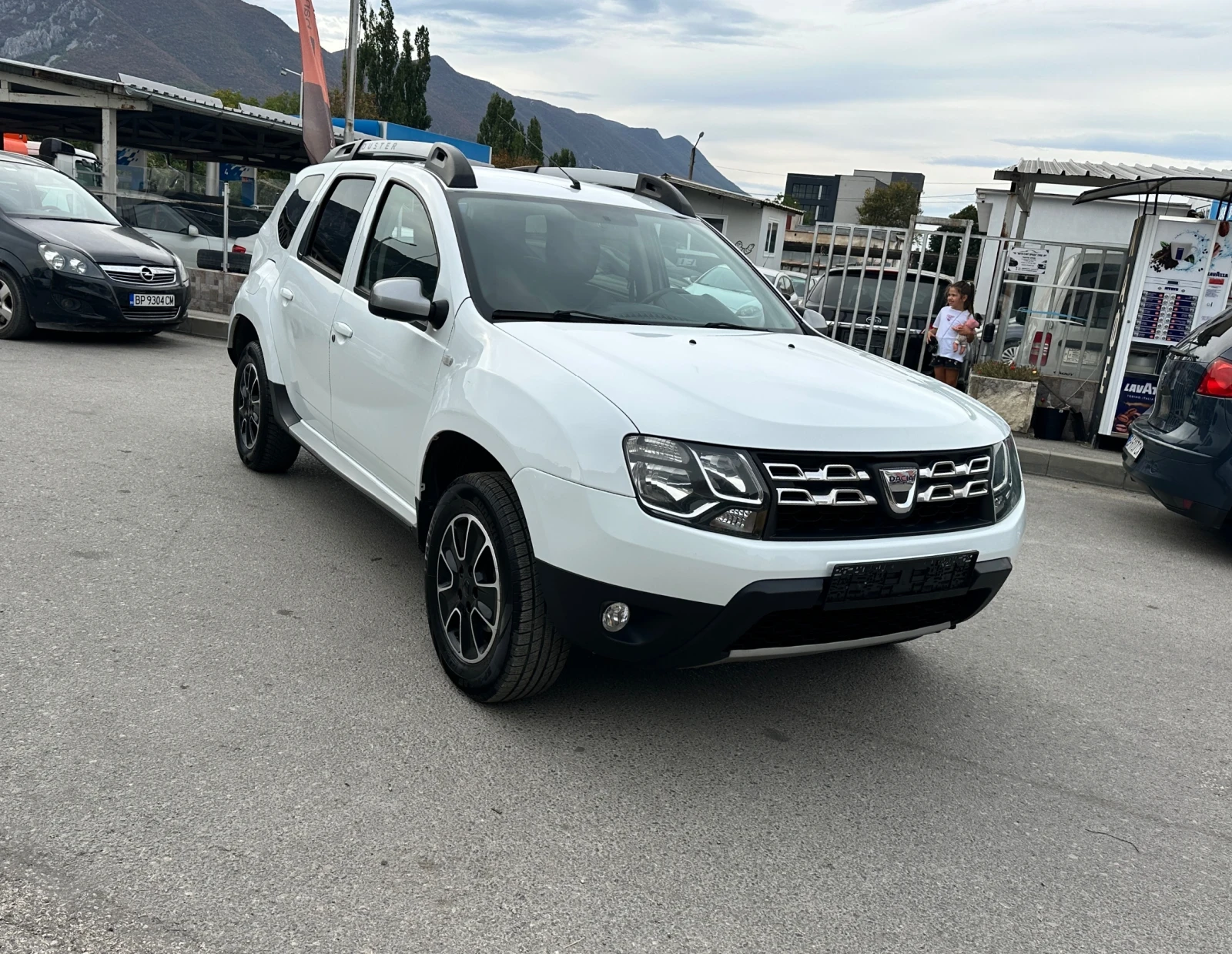 Dacia Duster 1.5DCI - НАВИГАЦИЯ -  УНИКАТ, снимка 3 - Автомобили и джипове - 56171194