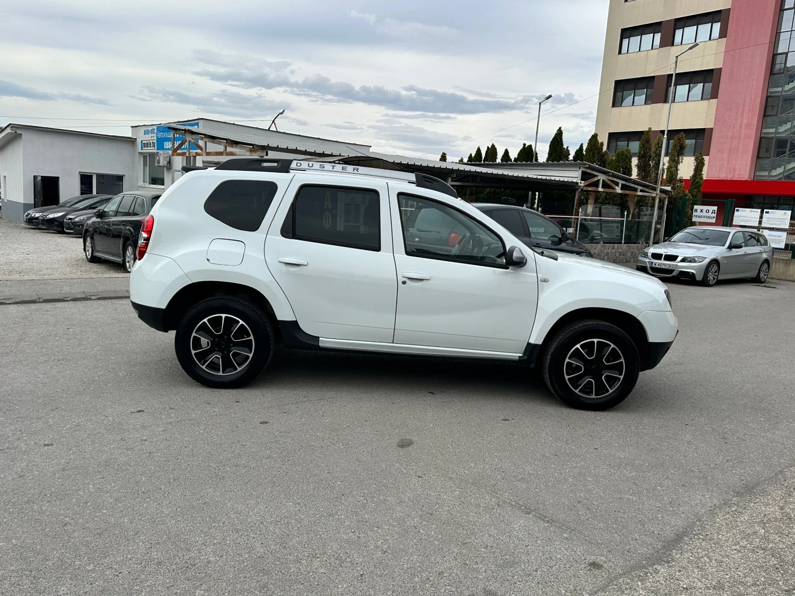 Dacia Duster 1.5DCI - НАВИГАЦИЯ -  УНИКАТ, снимка 4 - Автомобили и джипове - 56171194