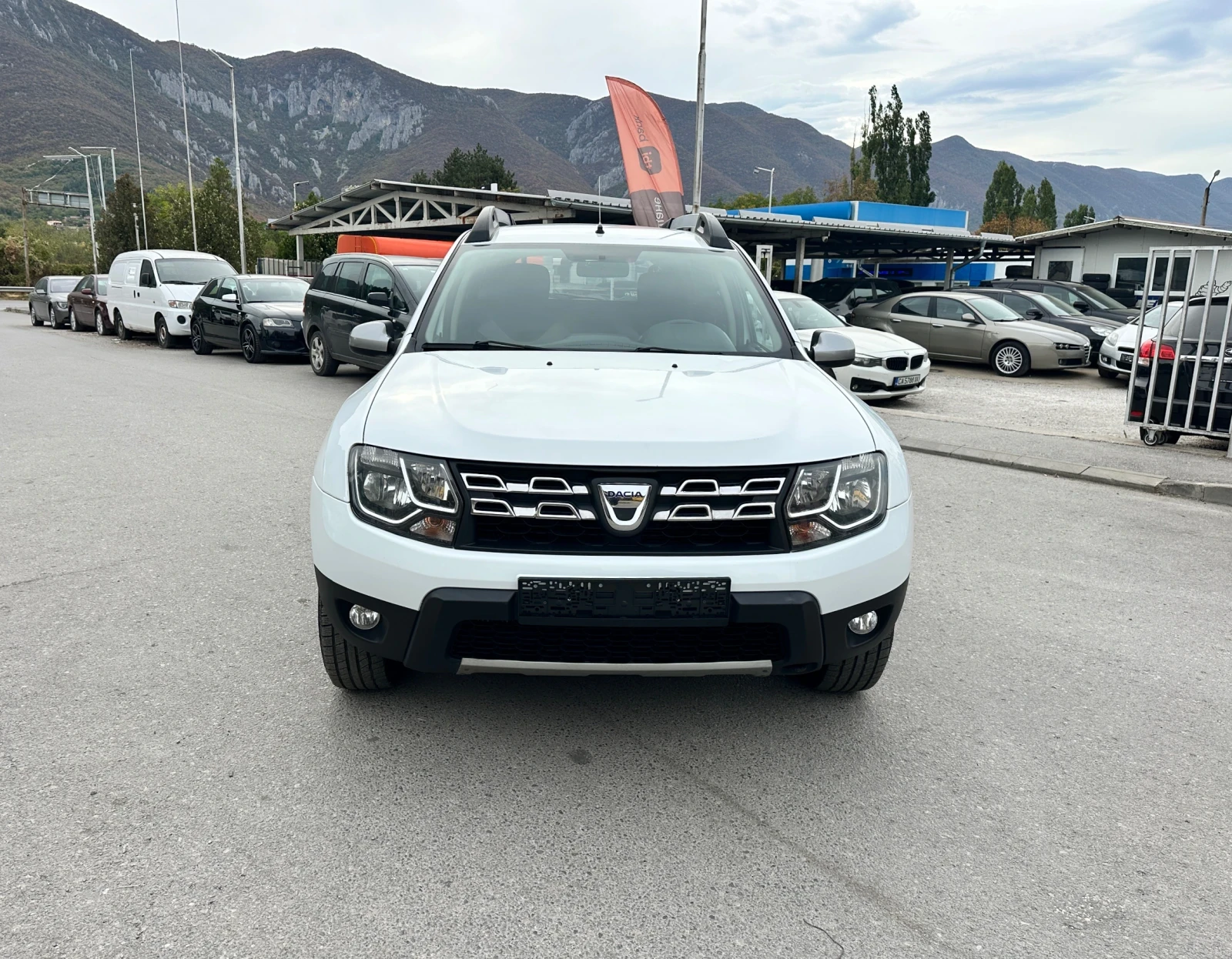 Dacia Duster 1.5DCI - НАВИГАЦИЯ -  УНИКАТ, снимка 2 - Автомобили и джипове - 56171194