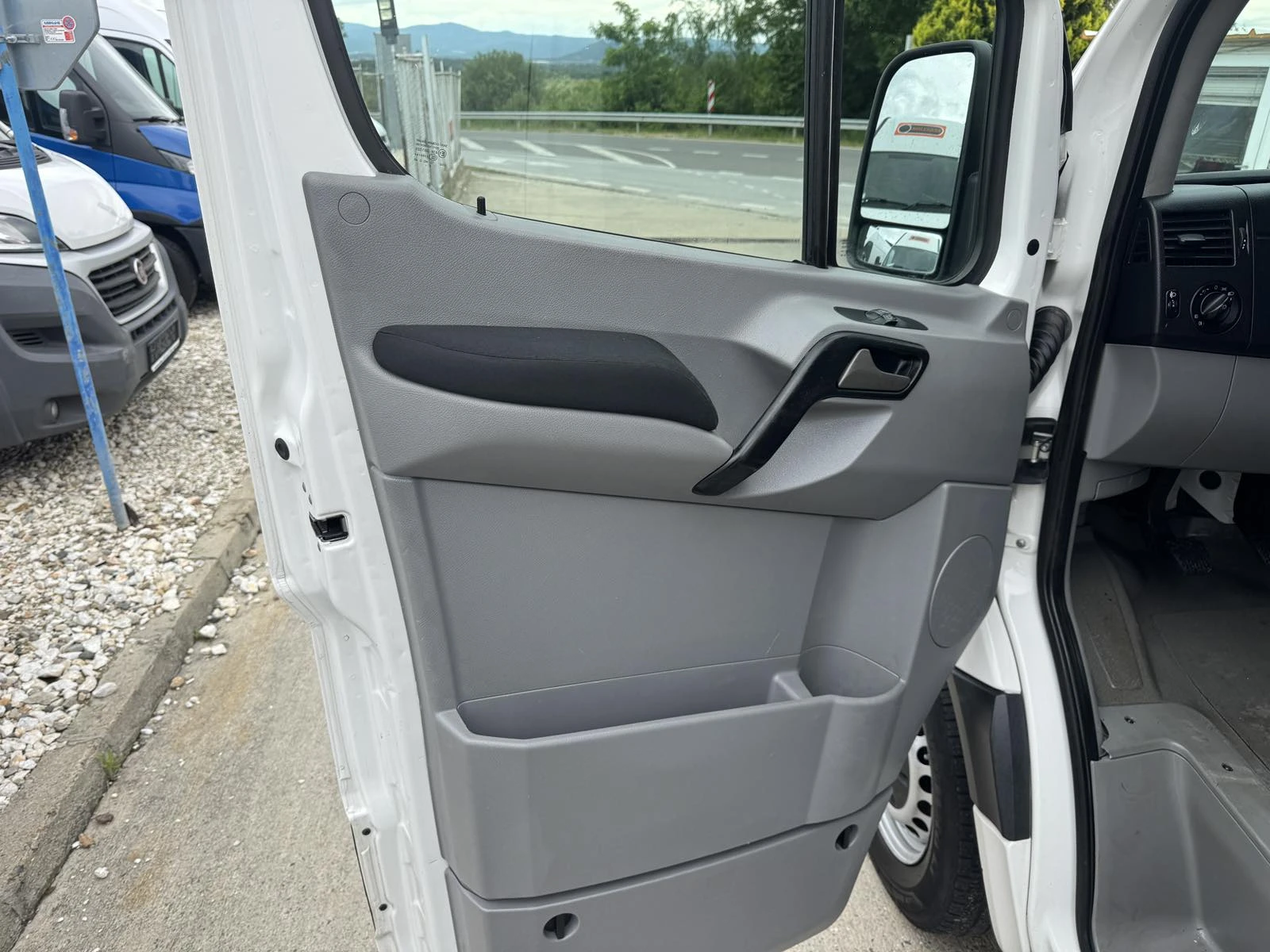 VW Crafter, снимка 13 - Бусове и автобуси - 54881877