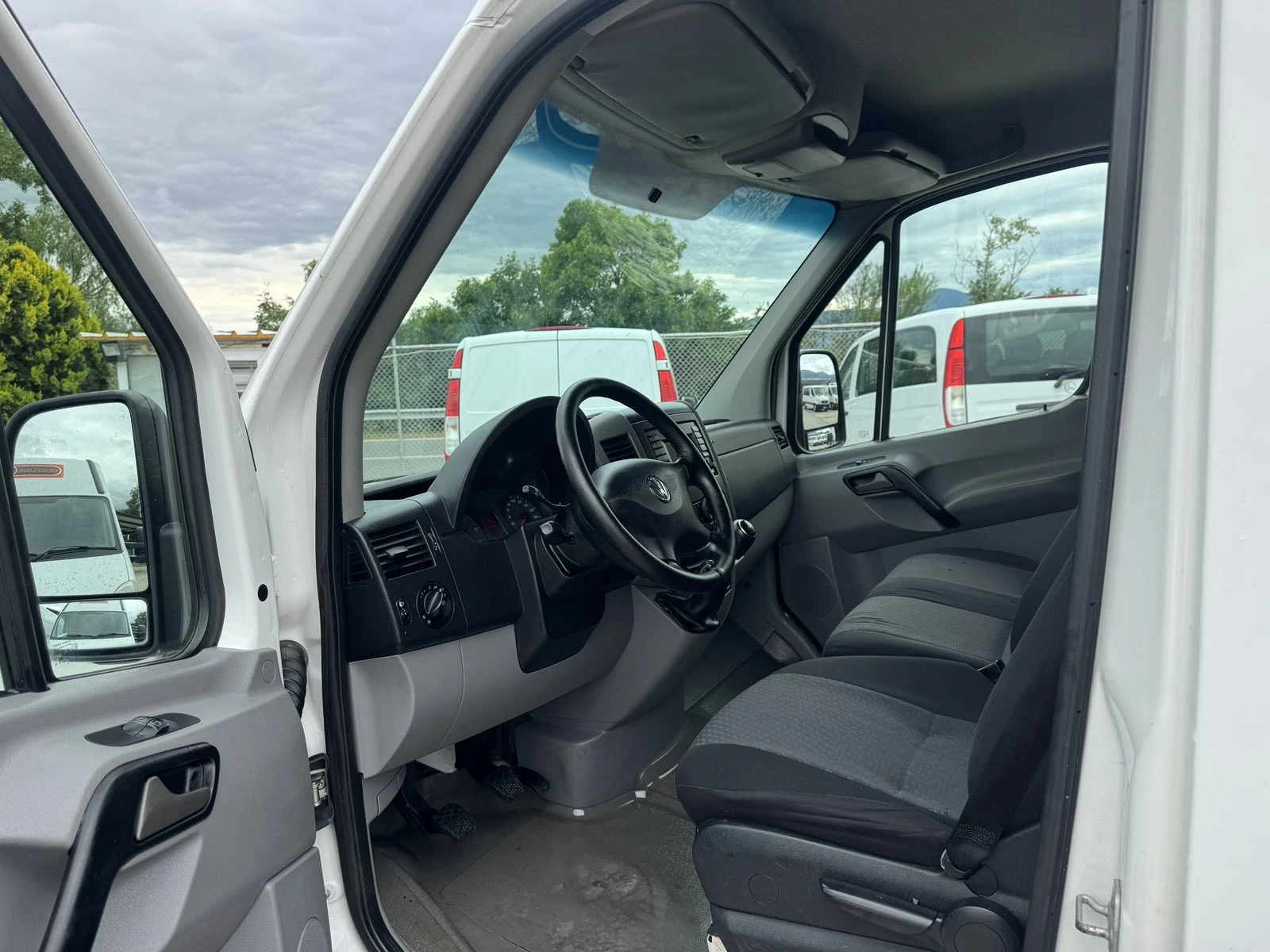 VW Crafter, снимка 7 - Бусове и автобуси - 54881877