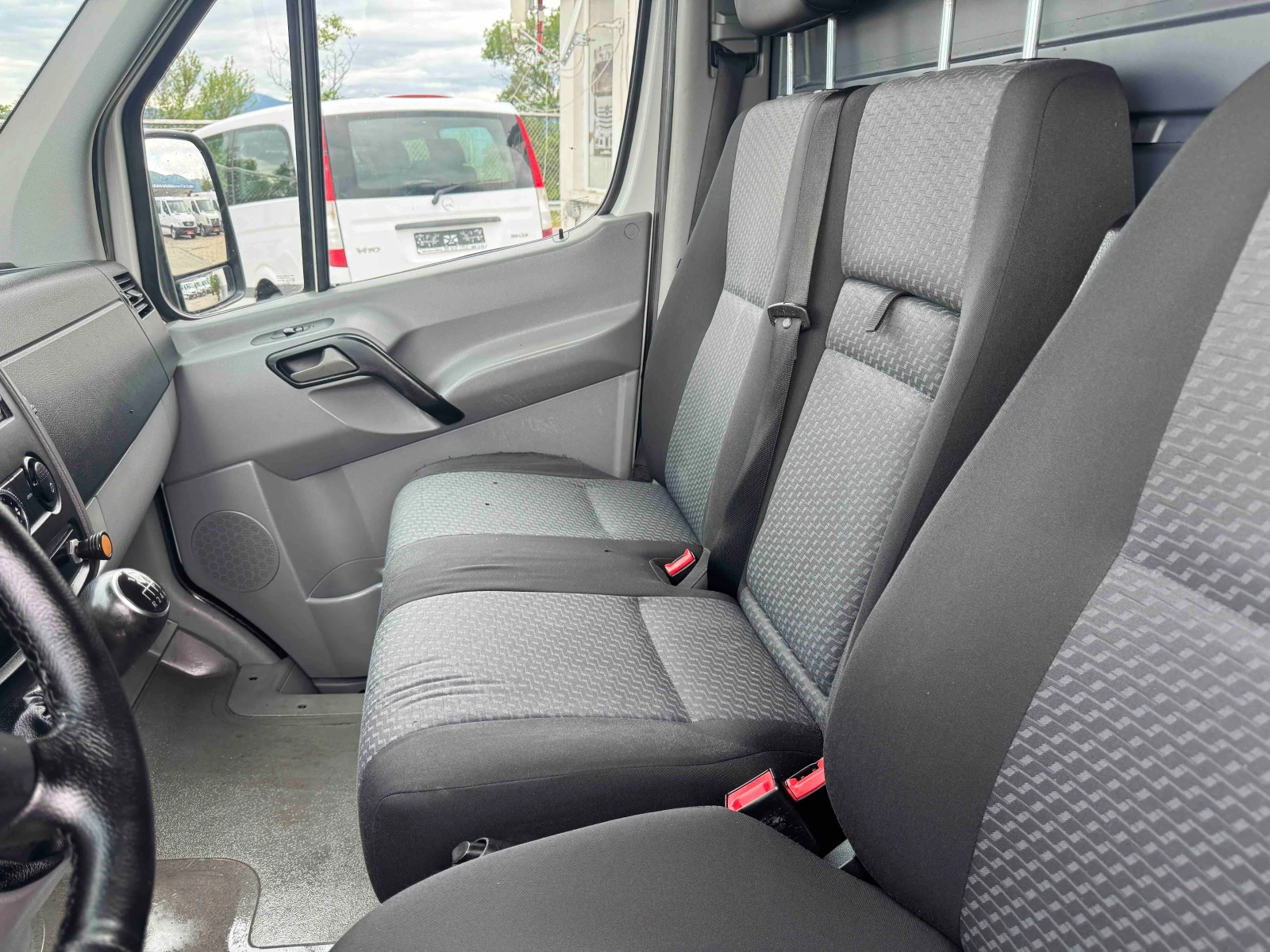 VW Crafter, снимка 11 - Бусове и автобуси - 54881877