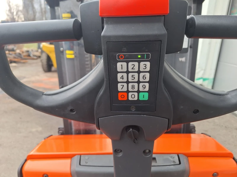 Електрокар Toyota SWE120L, снимка 5 - Индустриална техника - 53181155