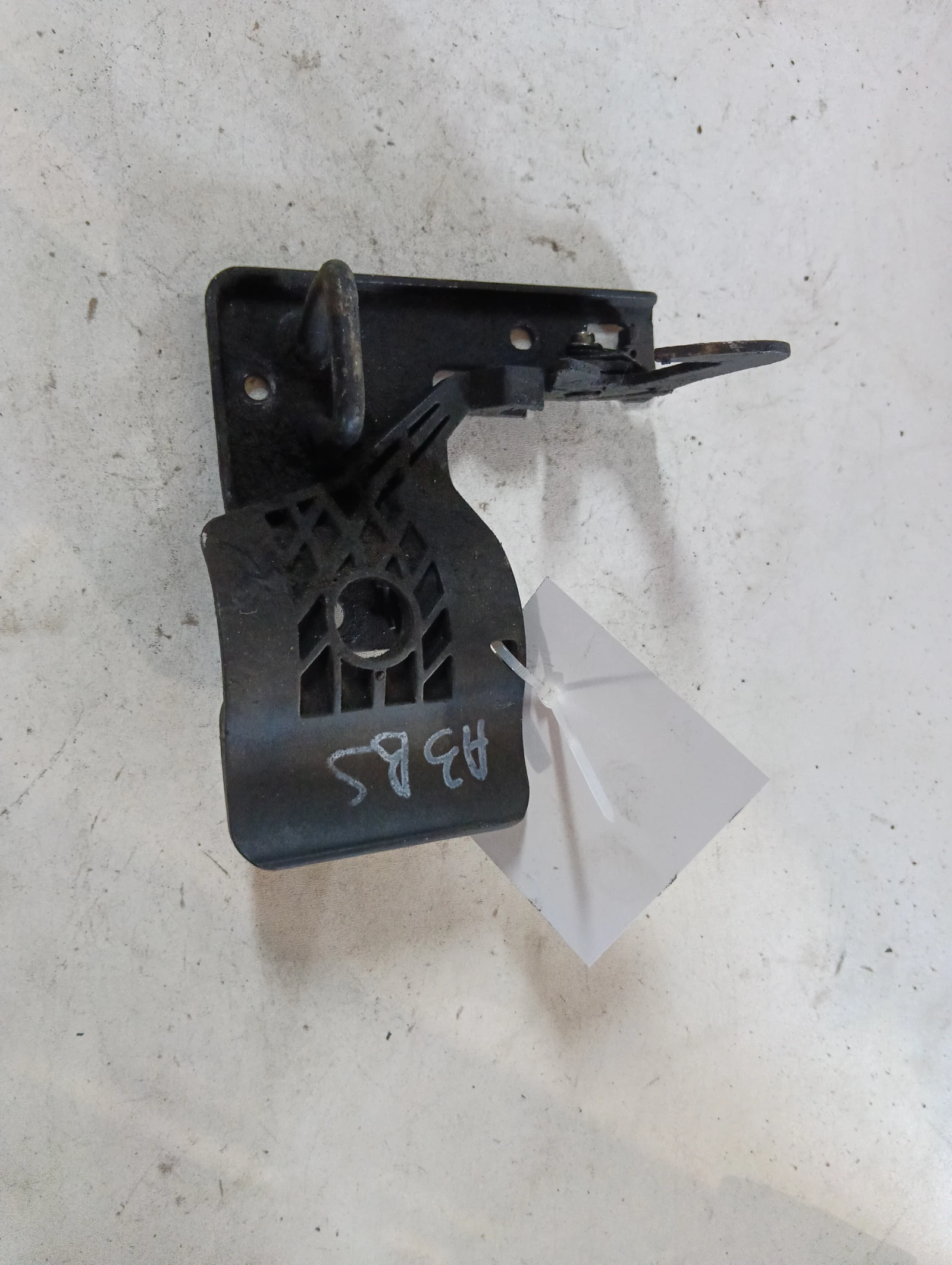 дръжка преден капак 8P0823480 Audi A3