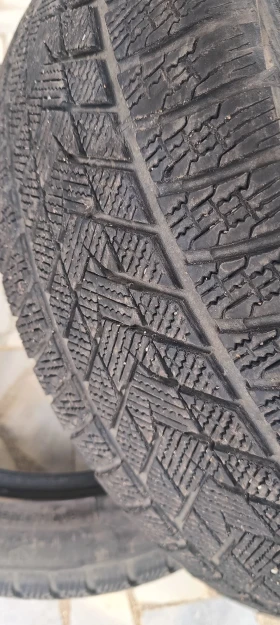 Гуми Зимни 275/40R20, снимка 14