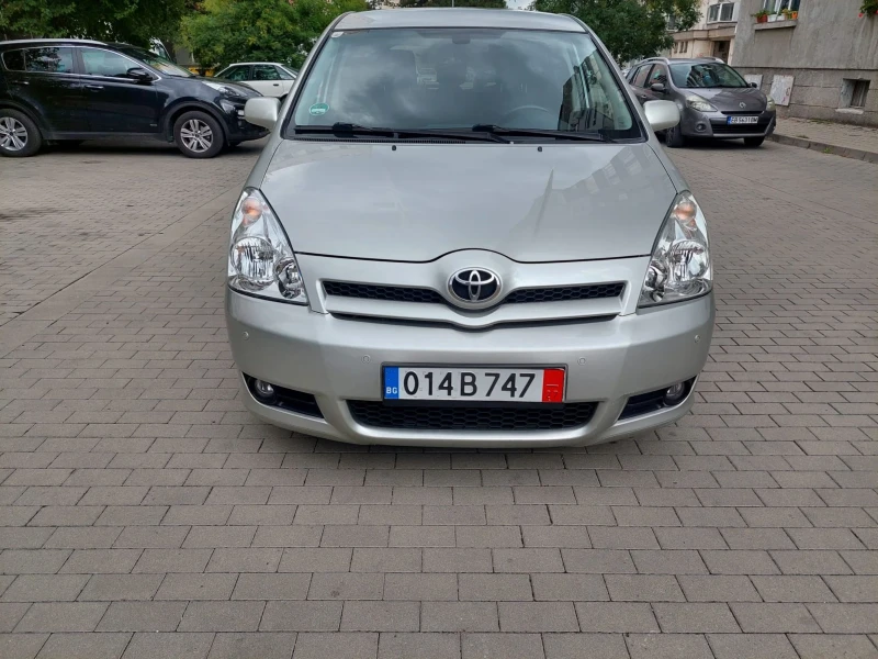 Toyota Corolla verso 1.6 VVTI ОТЛИЧНА, снимка 2 - Автомобили и джипове - 47068110