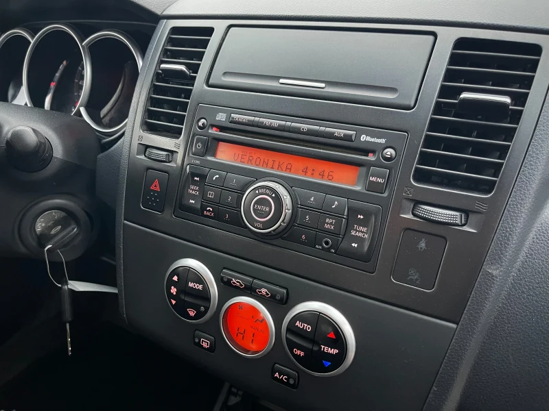 Nissan Tiida, снимка 13 - Автомобили и джипове - 52058486