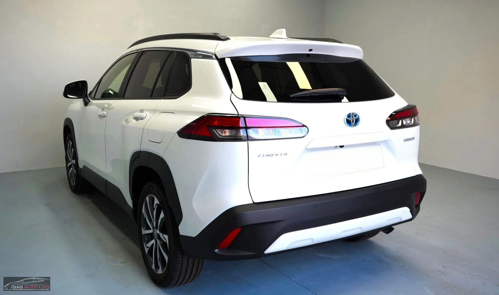 Toyota Corolla Cross НОВ!2.0HEV/197HP/NAVI/LED/KLESS/4X4/DYNAMIC/401v - изображение 3