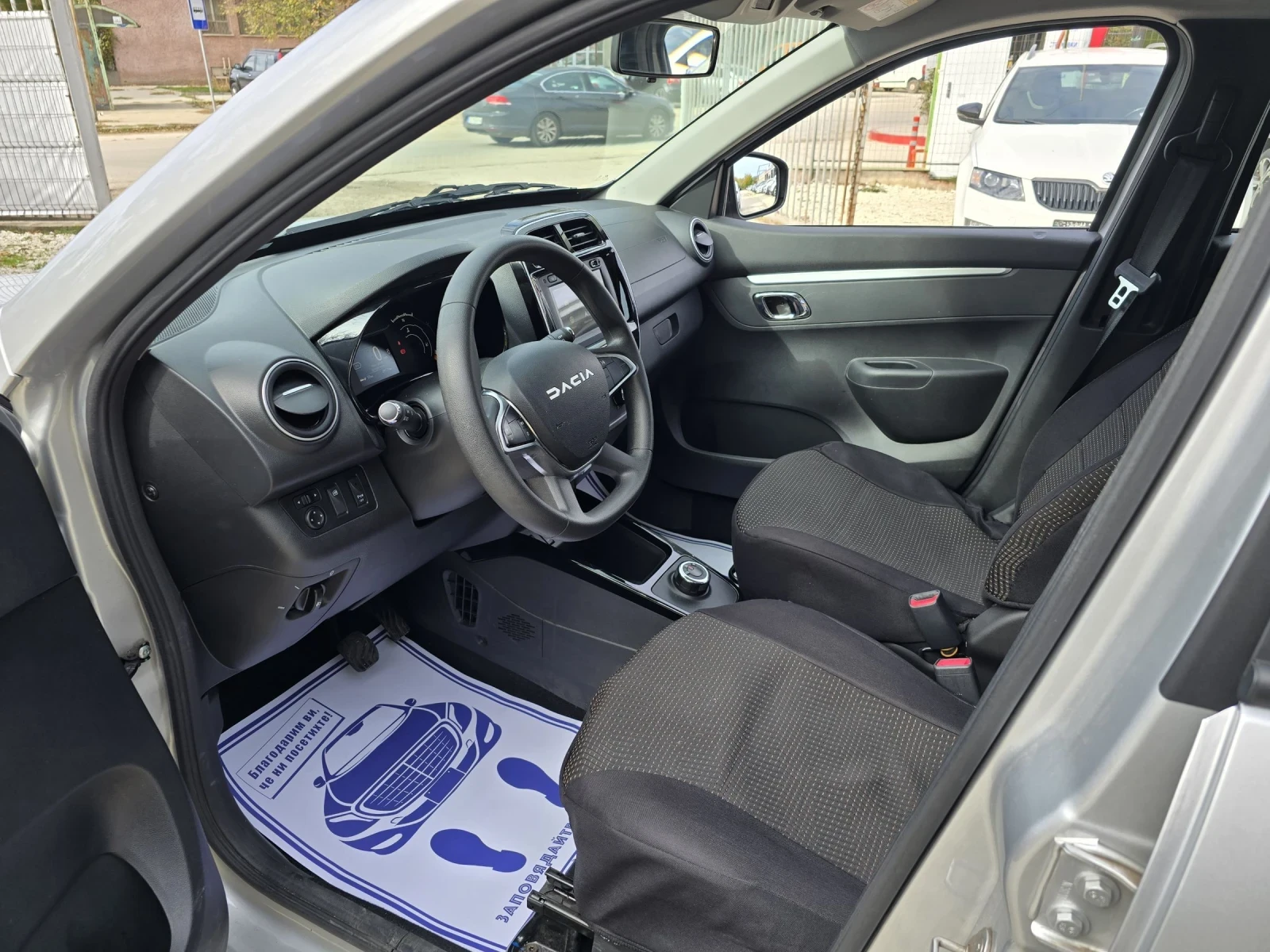 Dacia Spring EXPRESSION 45 CCS Гаранция Лизинг - изображение 9