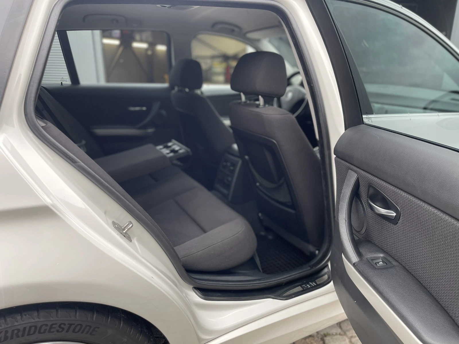 BMW 330, снимка 8 - Автомобили и джипове - 54342100