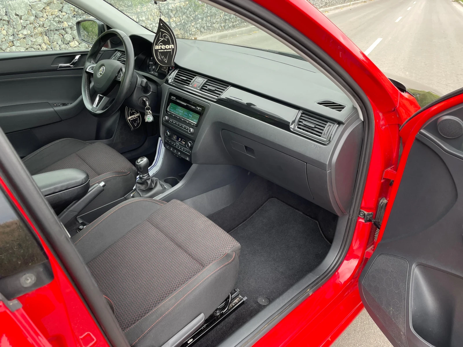 Skoda Rapid Spaceback Monte Carlo ПАНОРАМА!, снимка 11 - Автомобили и джипове - 54949680