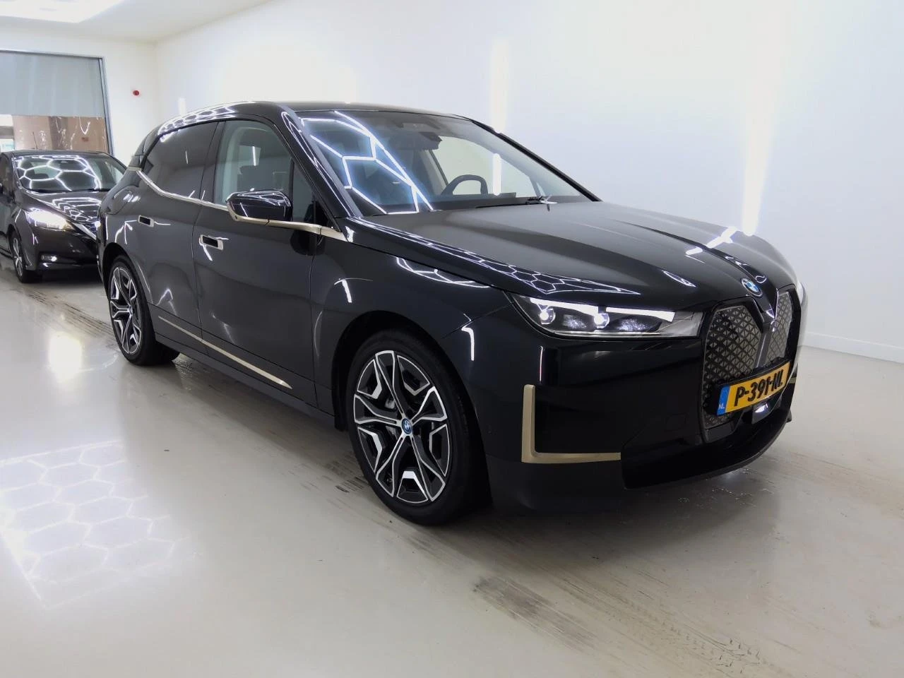BMW iX 50 XDRIVE 523hp, снимка 3 - Автомобили и джипове - 54679744
