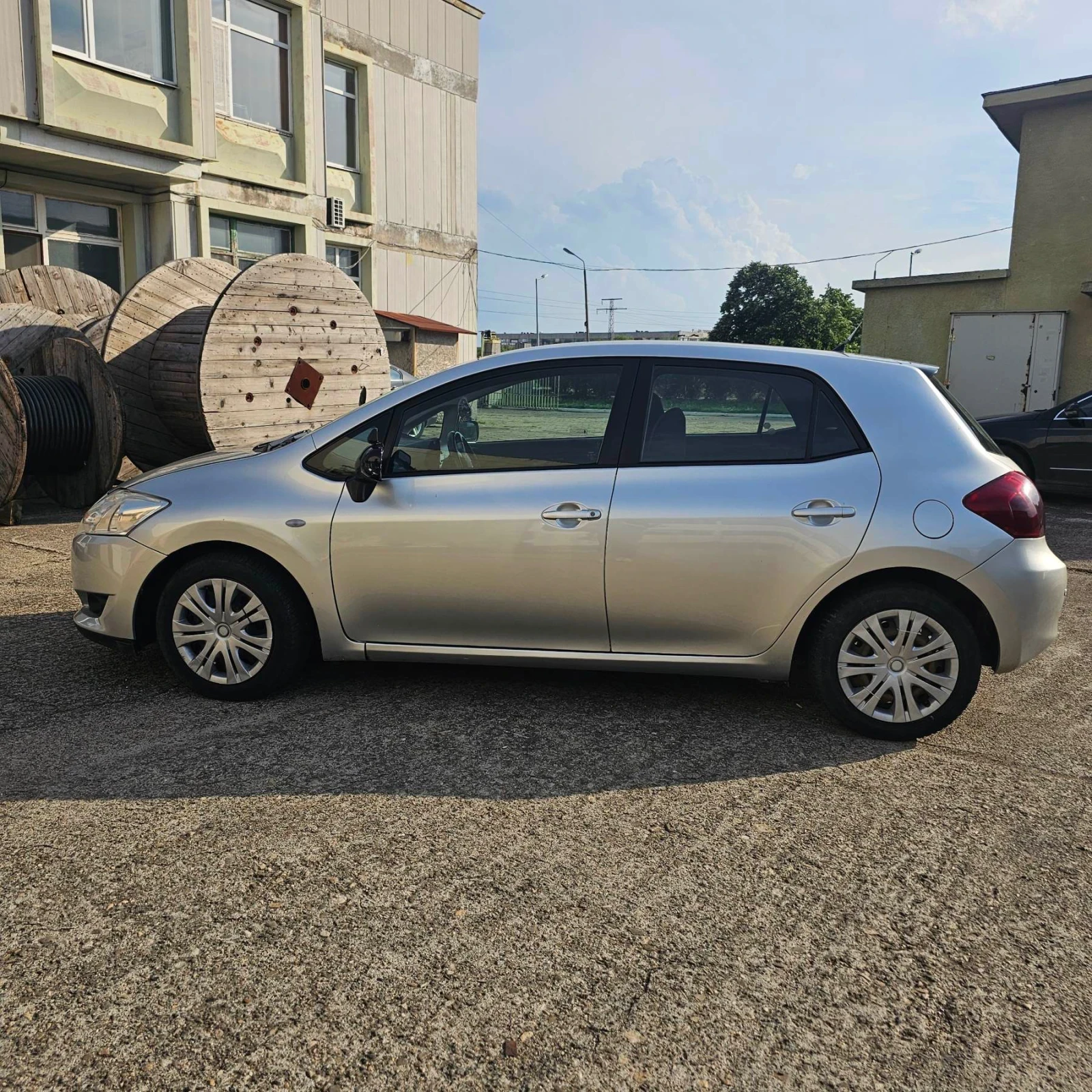 Toyota Auris 1.6 VVTI + LPG, снимка 4 - Автомобили и джипове - 54838201