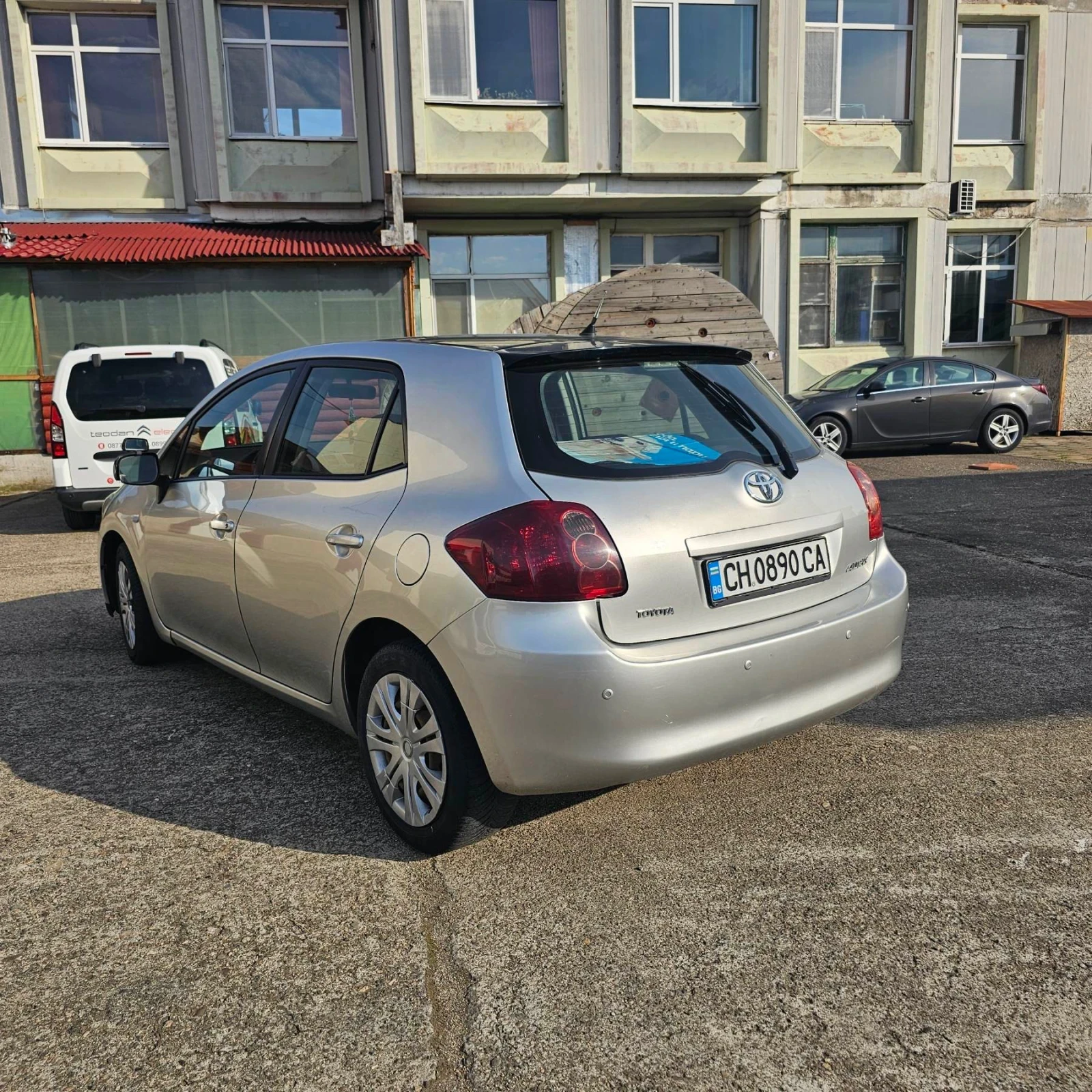 Toyota Auris 1.6 VVTI + LPG, снимка 3 - Автомобили и джипове - 54838201