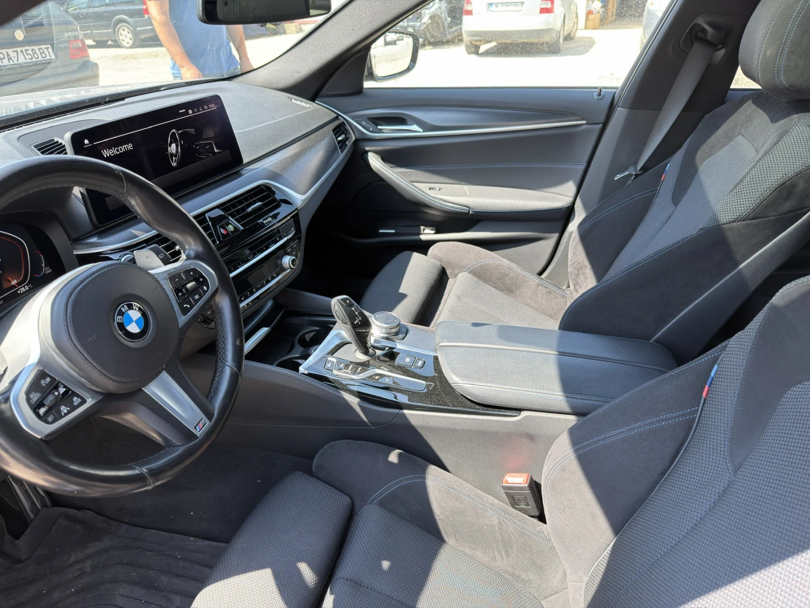 BMW 530 M-pack - X-drive - Laser - Keyless - Harman, снимка 10 - Автомобили и джипове - 55172372