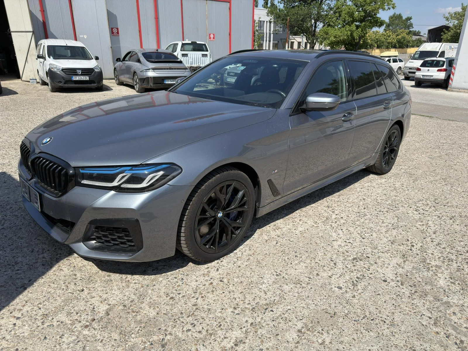 BMW 530 M-pack - X-drive - Laser - Keyless - Harman, снимка 2 - Автомобили и джипове - 55172372