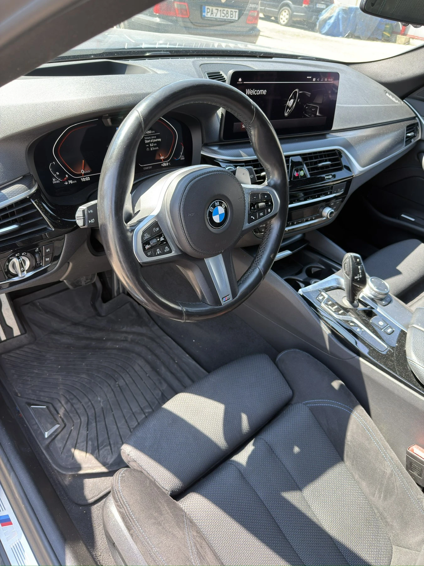 BMW 530 M-pack - X-drive - Laser - Keyless - Harman, снимка 9 - Автомобили и джипове - 55172372