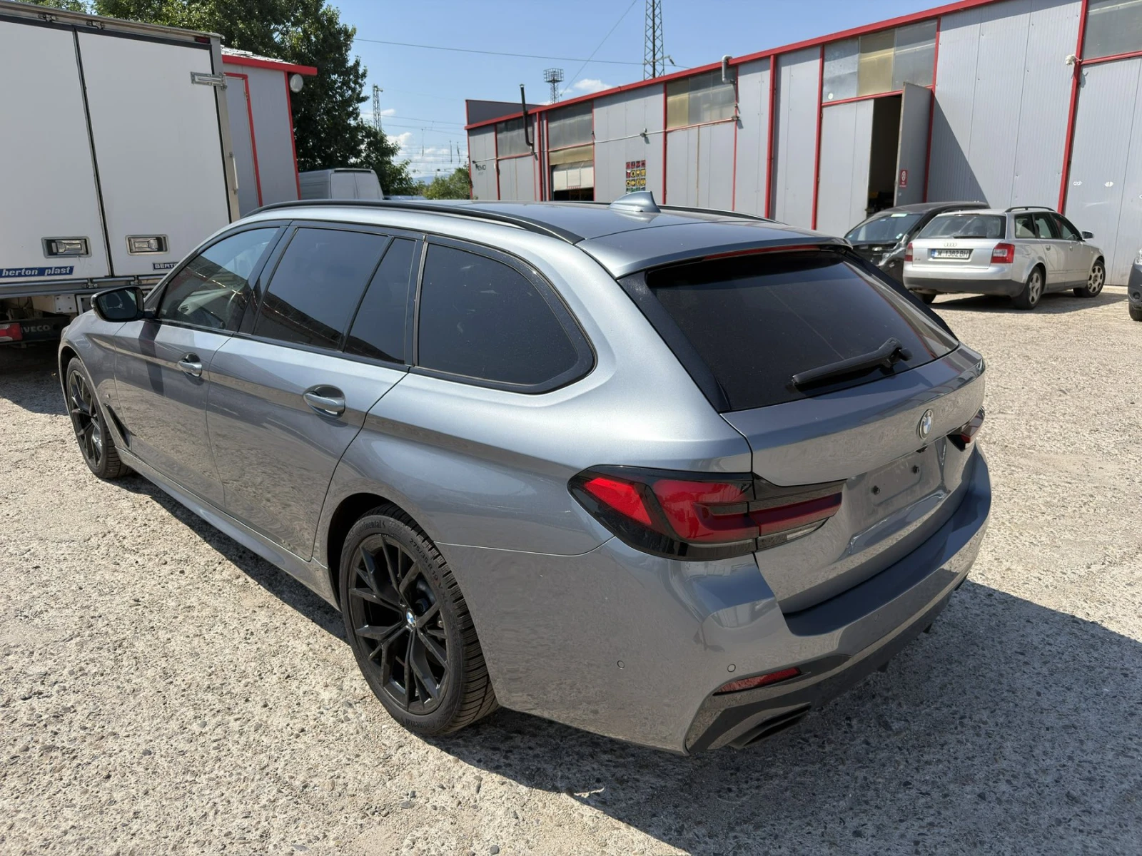 BMW 530 M-pack - X-drive - Laser - Keyless - Harman, снимка 5 - Автомобили и джипове - 55172372