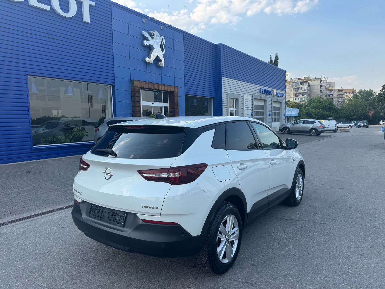 Opel Grandland X 1.6 D бяля перла - изображение 5