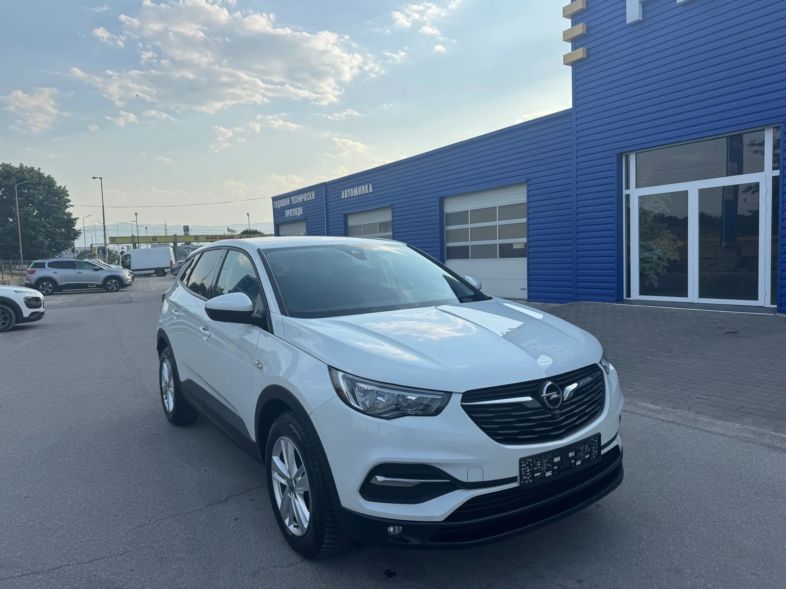 Opel Grandland X 1.6 D бяля перла - изображение 7