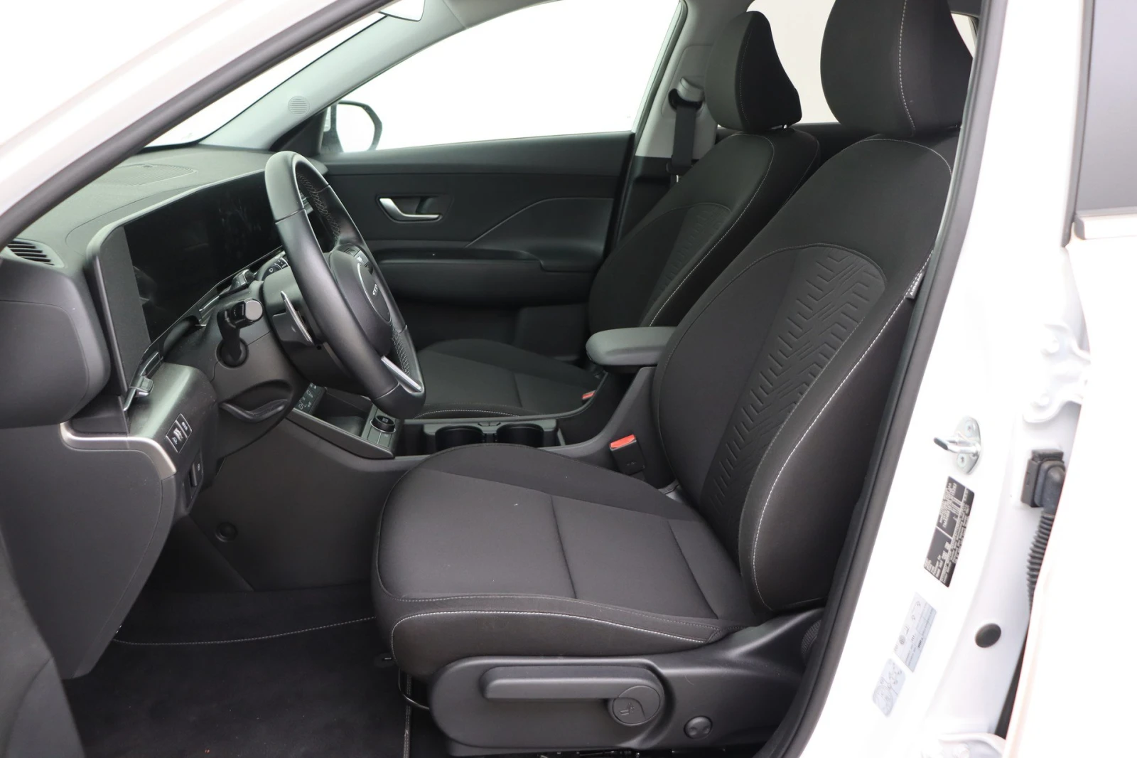 Hyundai Kona 48 kWh, снимка 12 - Автомобили и джипове - 54043041