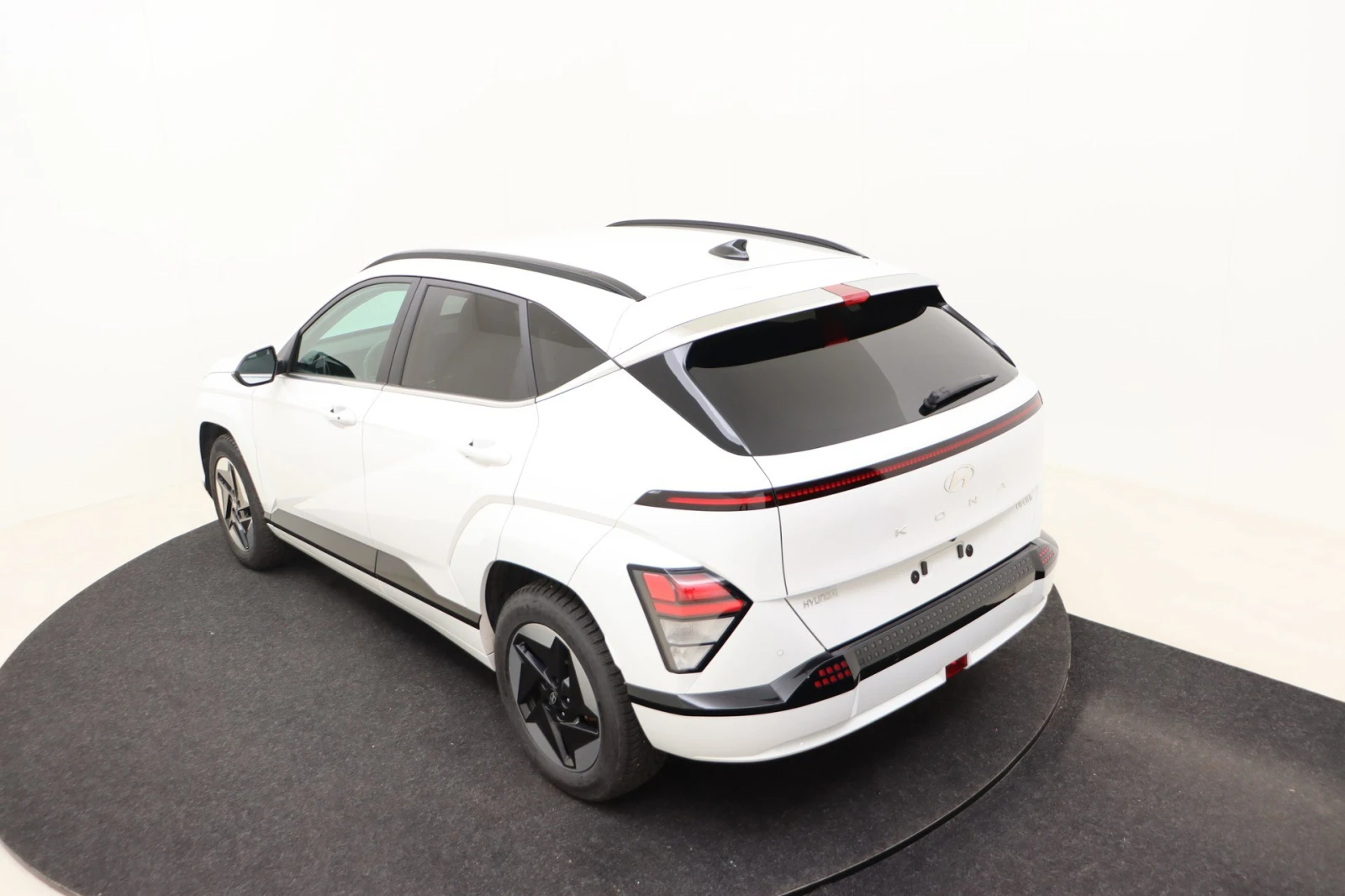 Hyundai Kona 48 kWh, снимка 4 - Автомобили и джипове - 54043041