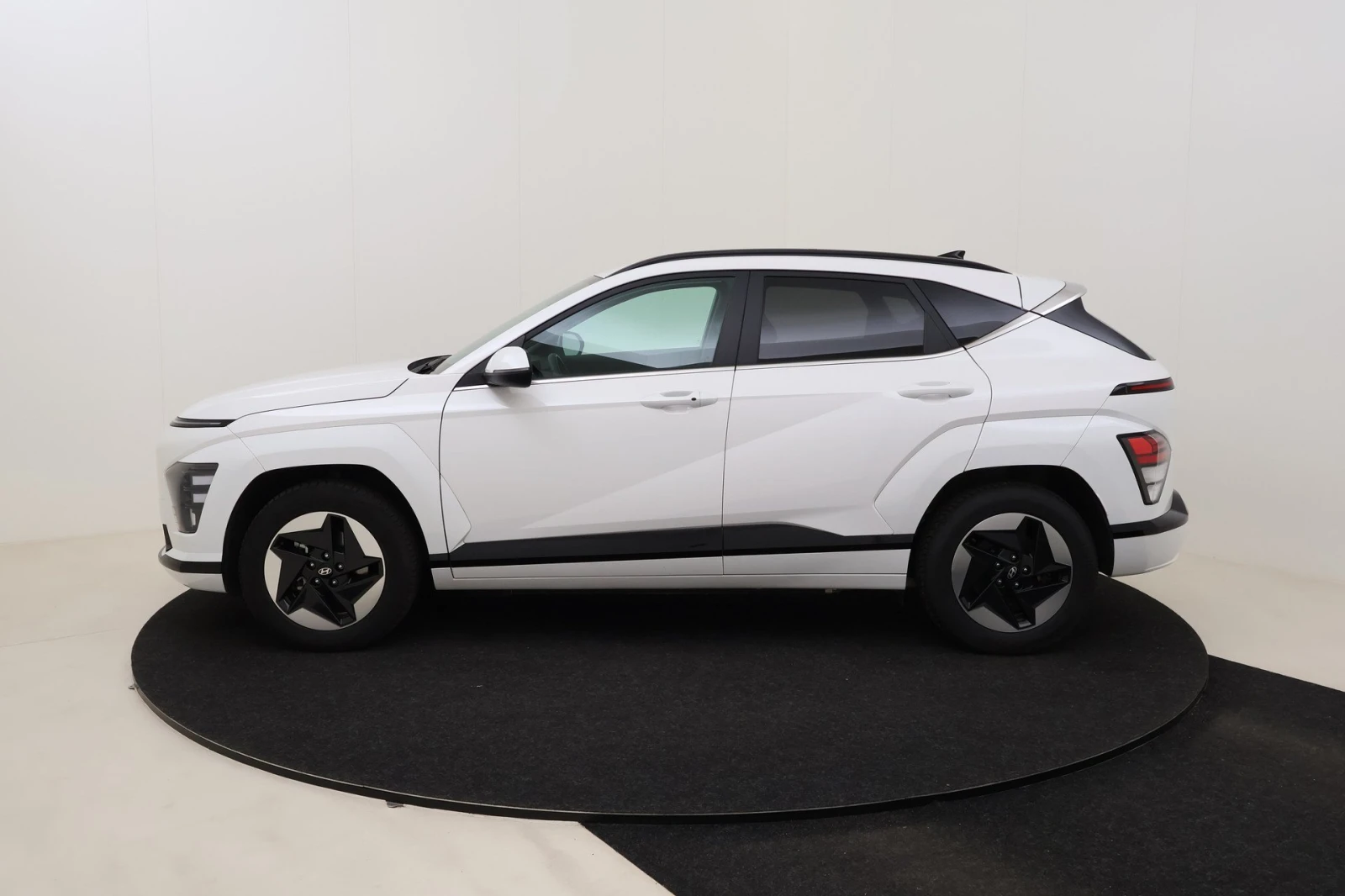 Hyundai Kona 48 kWh, снимка 6 - Автомобили и джипове - 54043041