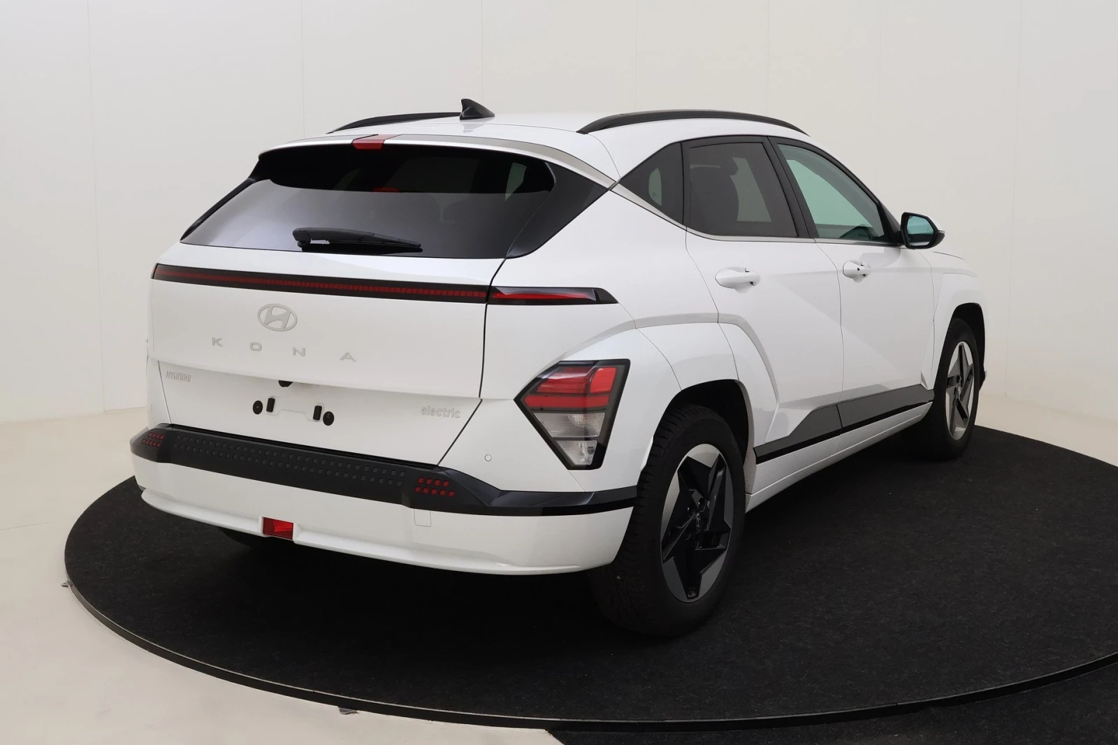 Hyundai Kona 48 kWh, снимка 3 - Автомобили и джипове - 54043041