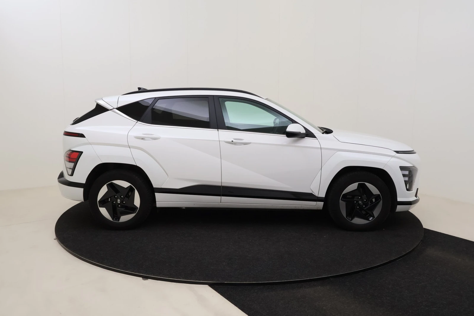 Hyundai Kona 48 kWh, снимка 5 - Автомобили и джипове - 54043041