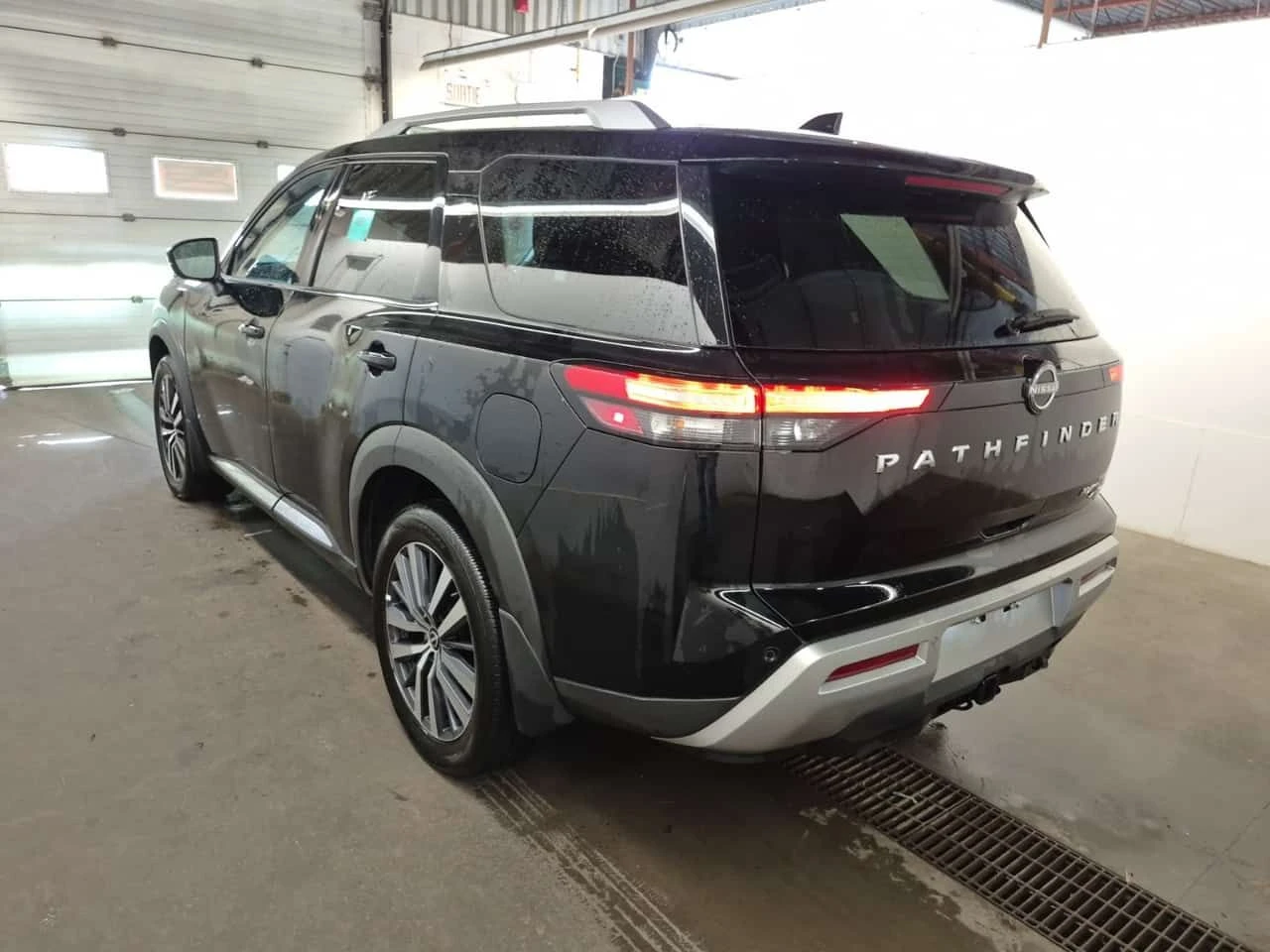 Nissan Pathfinder  | PLATINUM 4WD | HEAD-UP | 360 | ОБДУХВАНЕ , снимка 4 - Автомобили и джипове - 54476893