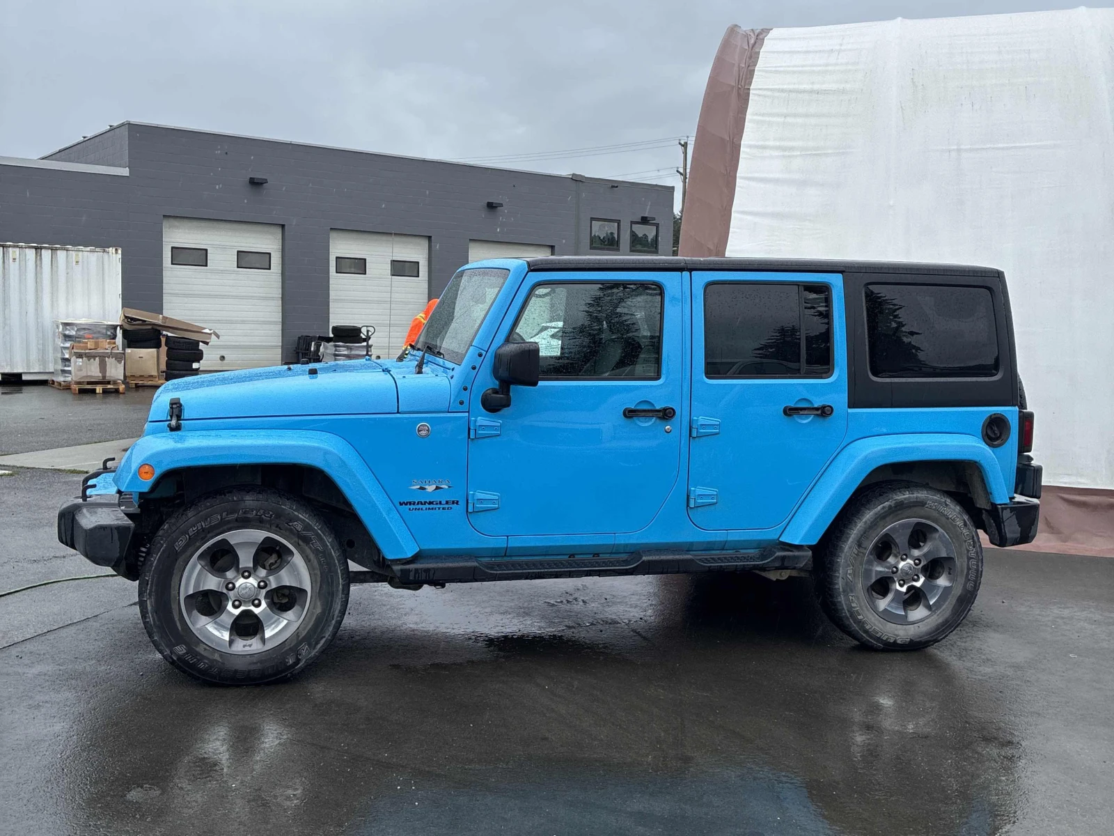 Jeep Wrangler Sahara / АВТОКРЕДИТ, снимка 2 - Автомобили и джипове - 56238869