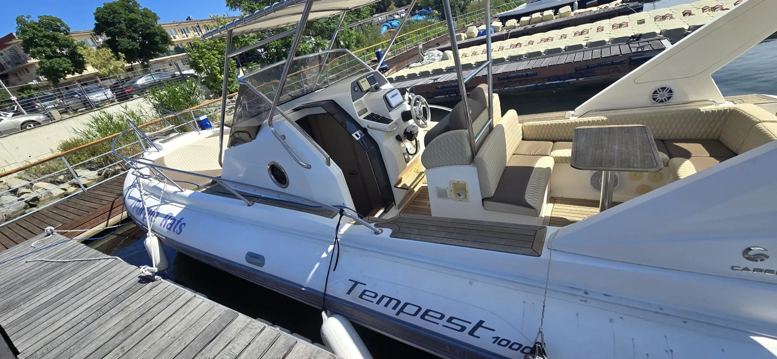 Моторна яхта Capelli Tempest 1000 - изображение 5