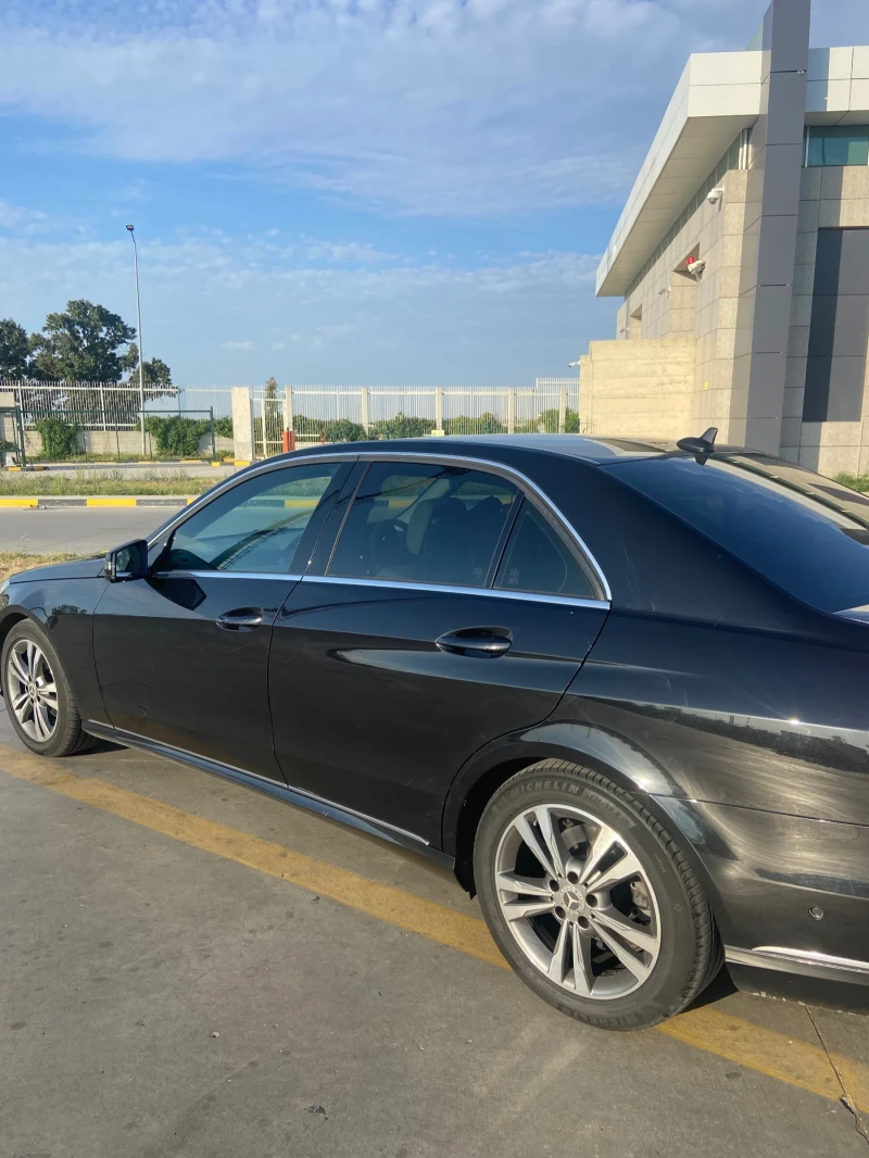 Mercedes-Benz E 220, снимка 12 - Автомобили и джипове - 47032411