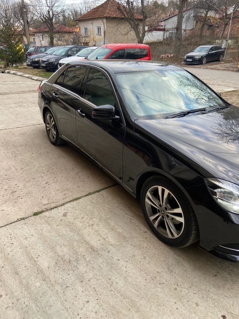 Mercedes-Benz E 220, снимка 4 - Автомобили и джипове - 52114654