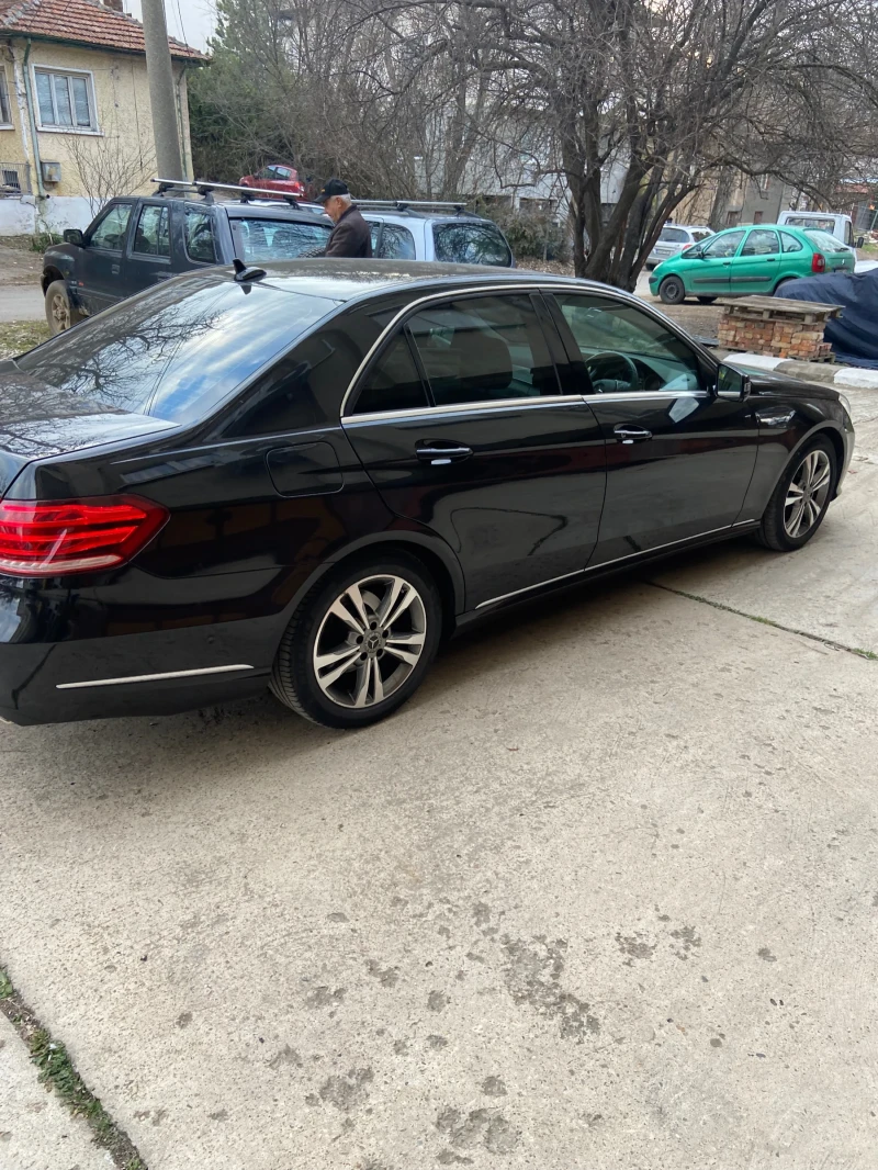 Mercedes-Benz E 220, снимка 5 - Автомобили и джипове - 52114654