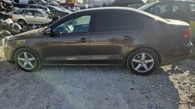 VW Jetta 1.6, снимка 10 - Автомобили и джипове - 47831129