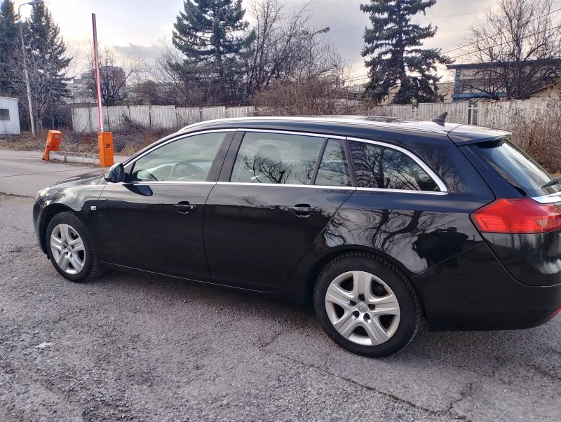 Opel Insignia Sport Tourer , снимка 8 - Автомобили и джипове - 49020411