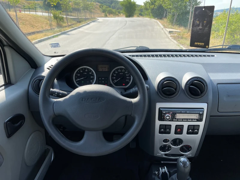 Dacia Logan 1.6/Климатик, снимка 9 - Автомобили и джипове - 51190032