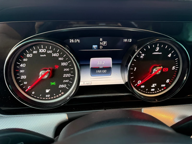 Mercedes-Benz E 220, снимка 4 - Автомобили и джипове - 52713422