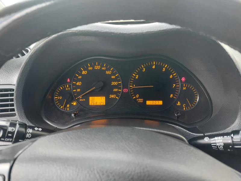 Toyota Avensis, снимка 8 - Автомобили и джипове - 52551658