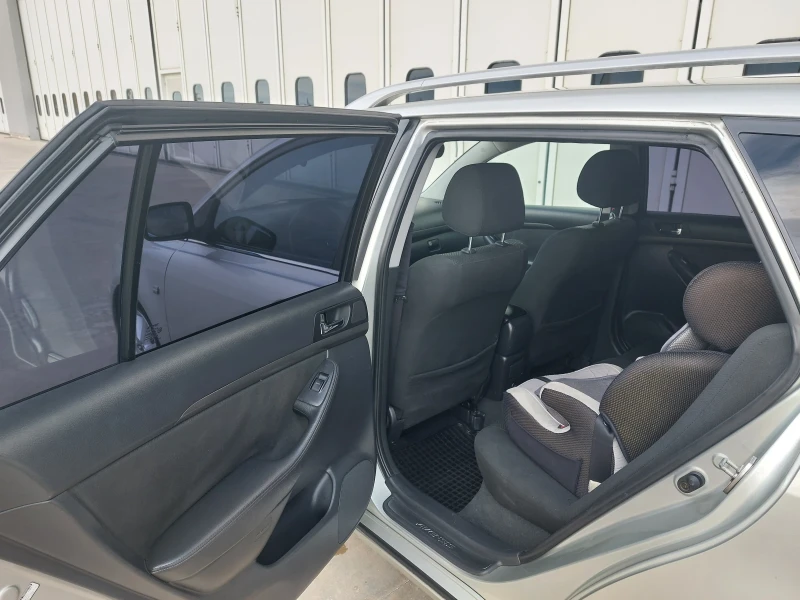 Toyota Avensis, снимка 16 - Автомобили и джипове - 52551658