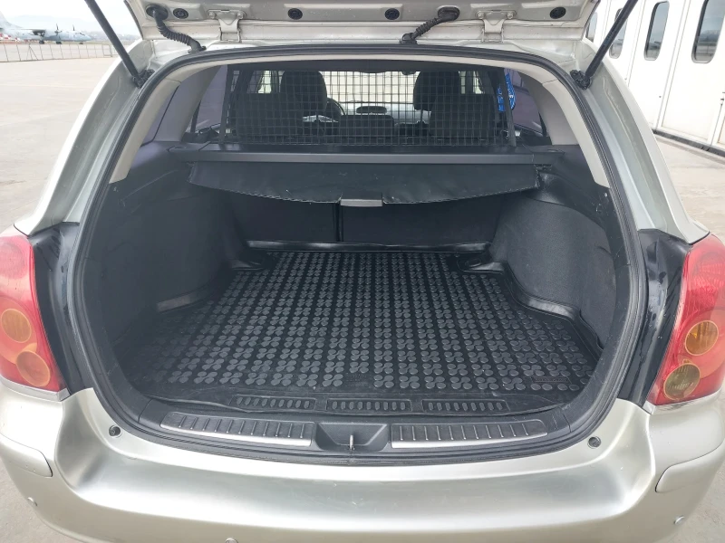 Toyota Avensis, снимка 7 - Автомобили и джипове - 52551658