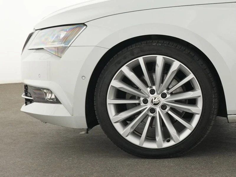 Skoda Superb ОЧАКВАН ВНОС* КАТО НОВА* 2.0 TDI 190к.с. , снимка 13 - Автомобили и джипове - 53169892