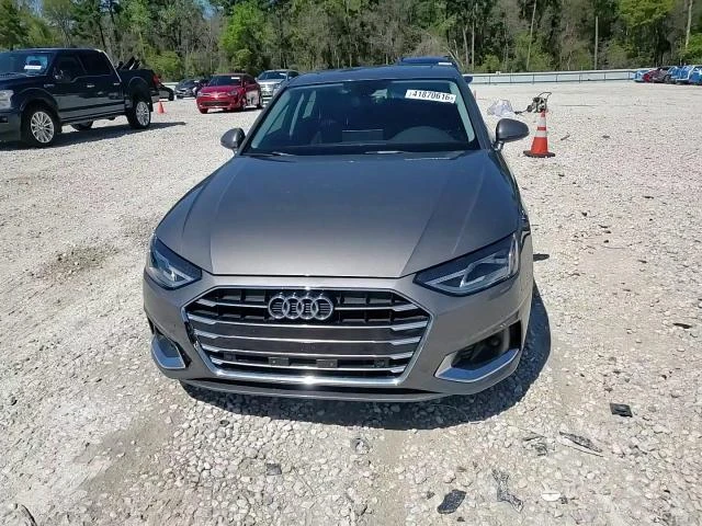 Audi A4 2.0l Premium, снимка 13 - Автомобили и джипове - 54537844