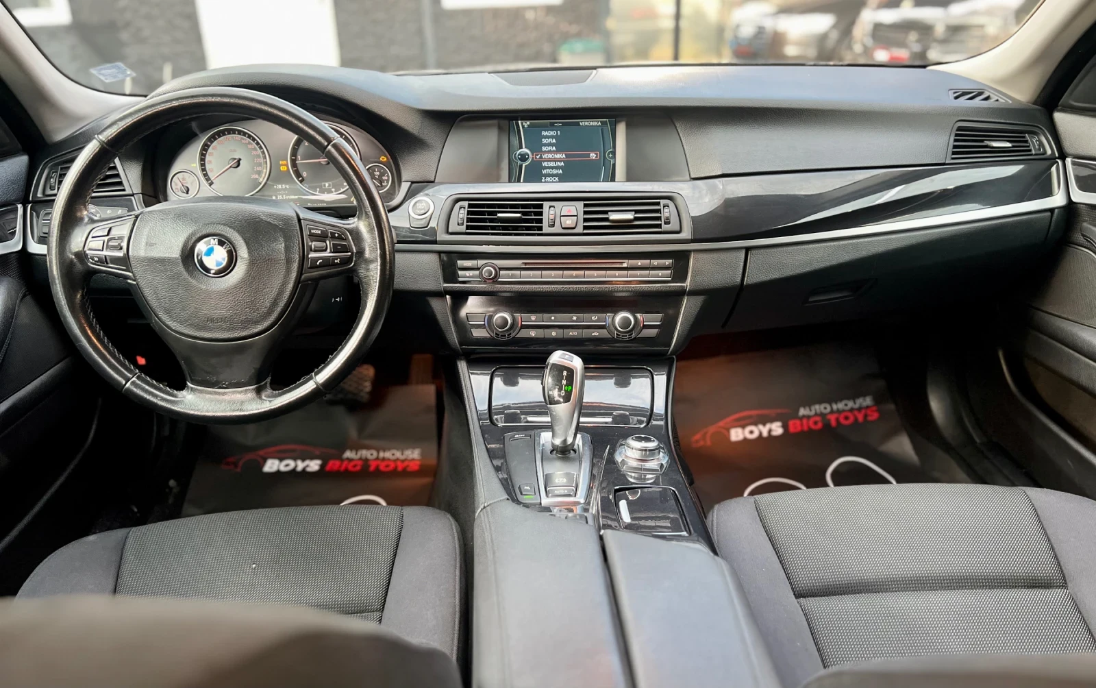 BMW 520 F10/Седан/Автомат/М-Джанти/Икономична/Уникат - изображение 10